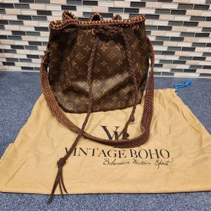 VBB Louis Vuitton Fringeless Champagne Shoulder Bag